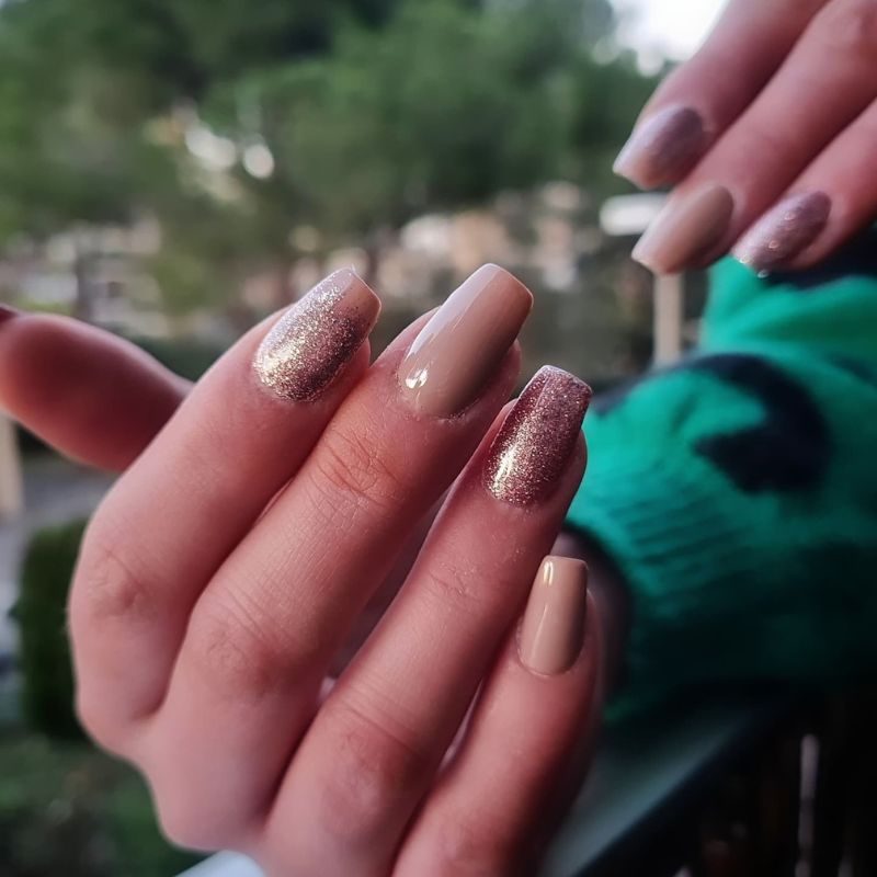 ongle beige doré Mélanie beauté