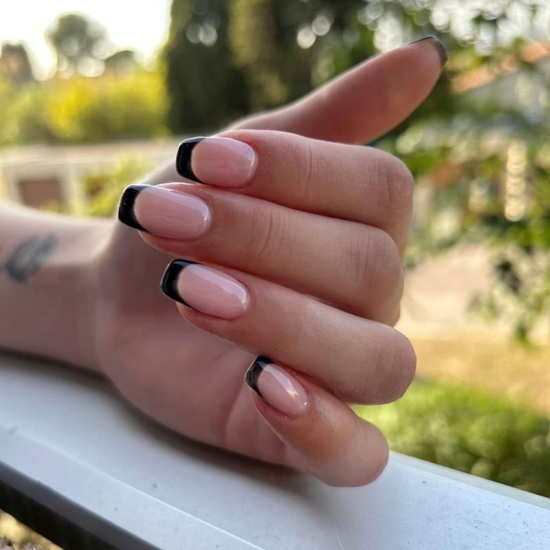 ongle french noir Mélanie beauté